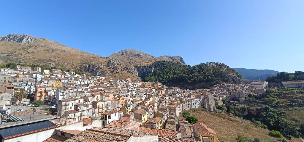 veduta panoramica di Gratteri.