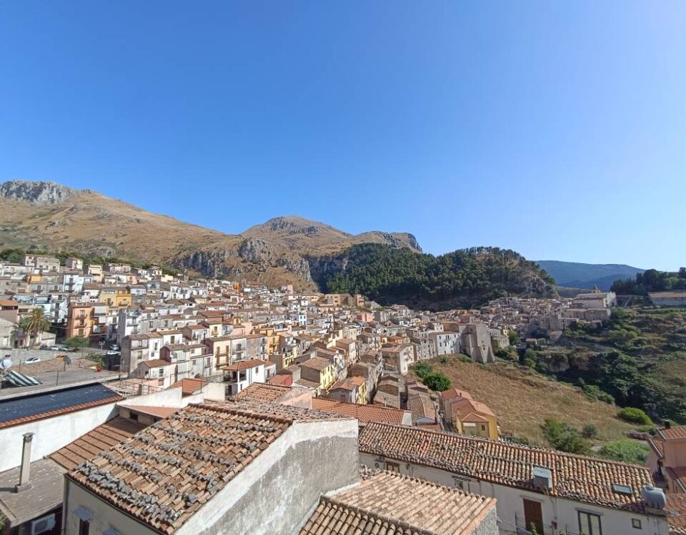 veduta panoramica di Gratteri.